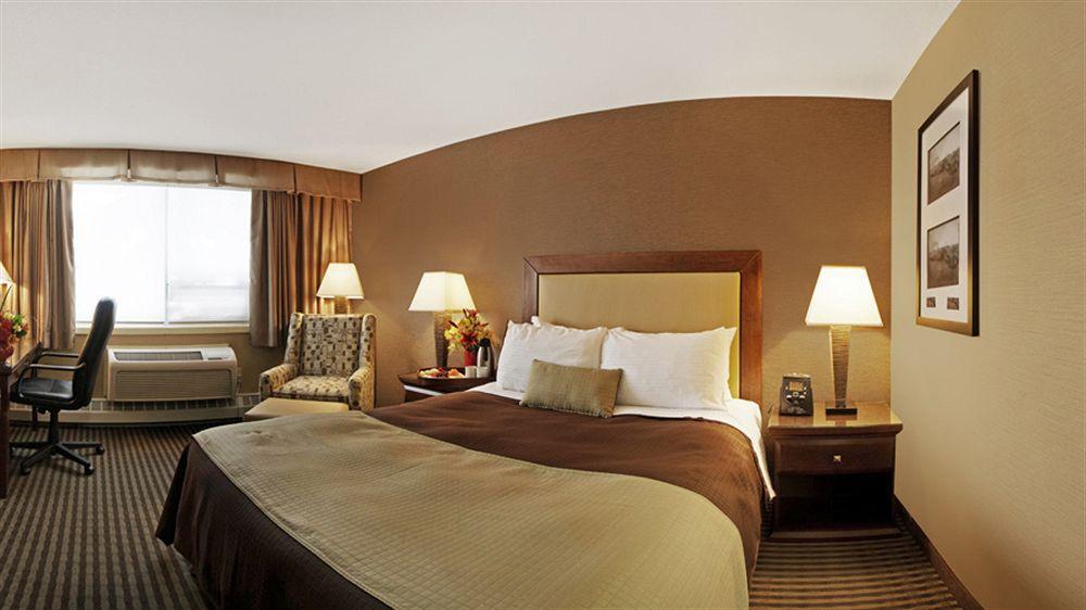 Best Western Premier Denham Inn & Suites Leduc Εξωτερικό φωτογραφία