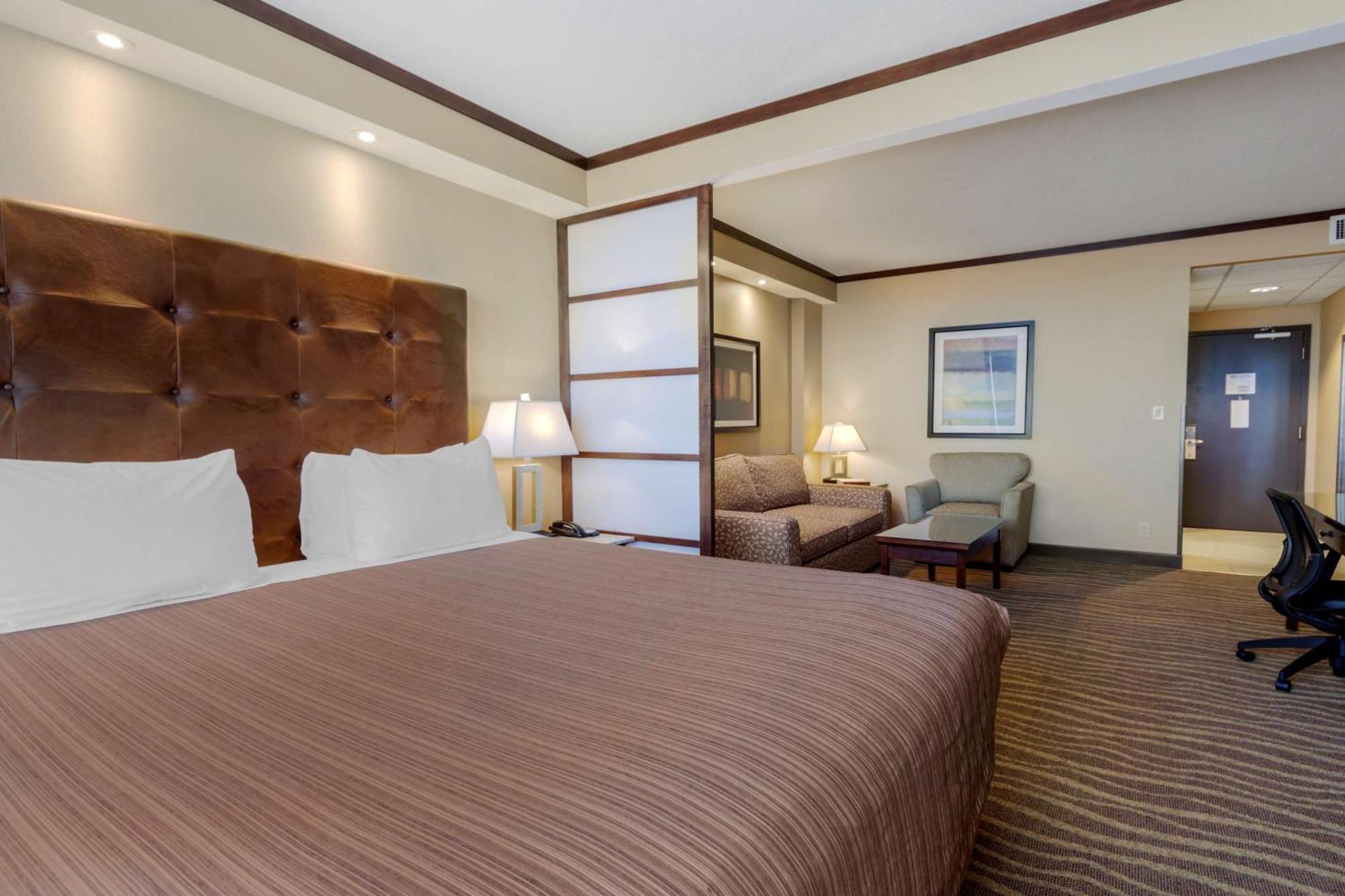 Best Western Premier Denham Inn & Suites Leduc Εξωτερικό φωτογραφία