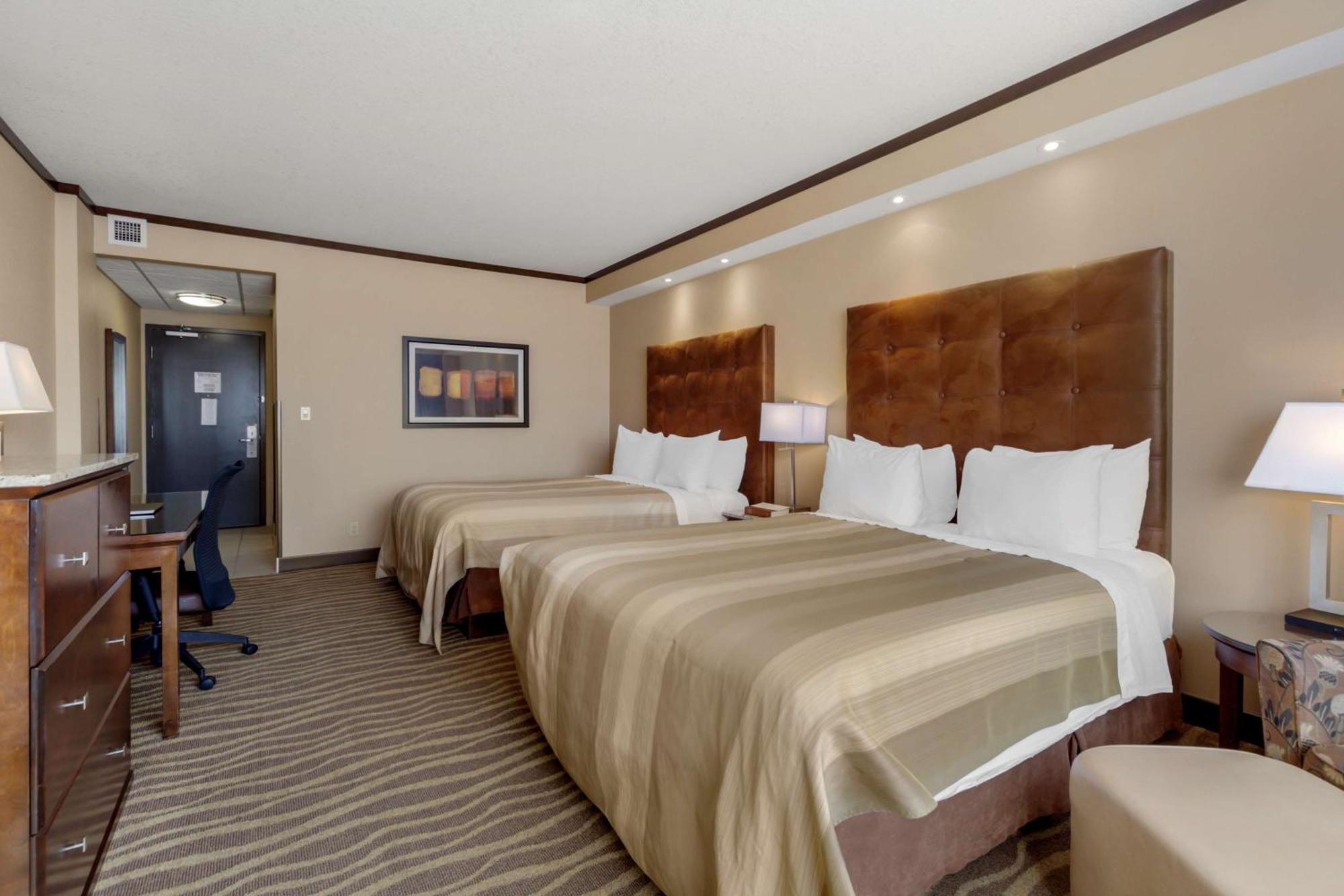 Best Western Premier Denham Inn & Suites Leduc Εξωτερικό φωτογραφία