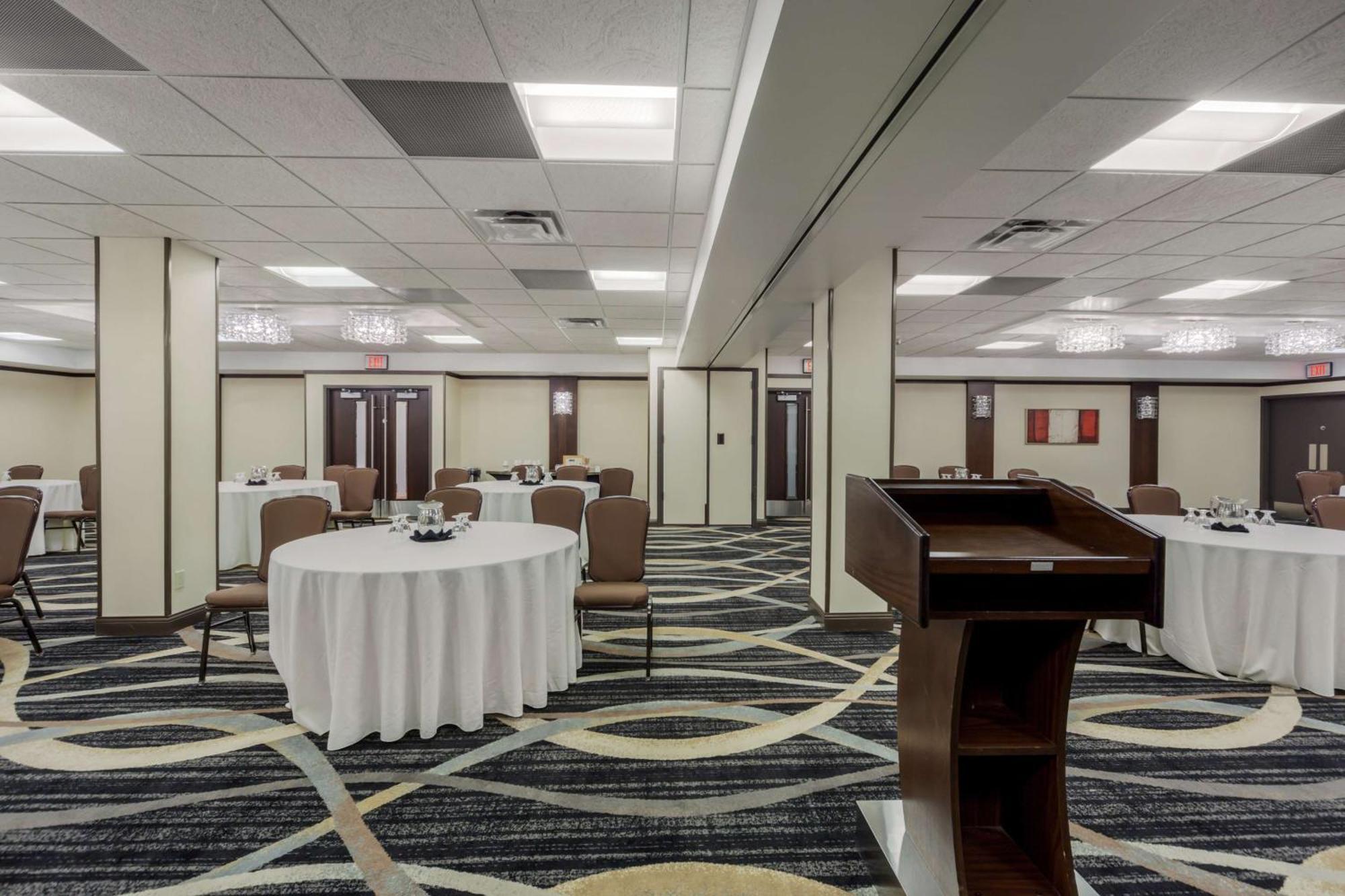 Best Western Premier Denham Inn & Suites Leduc Εξωτερικό φωτογραφία