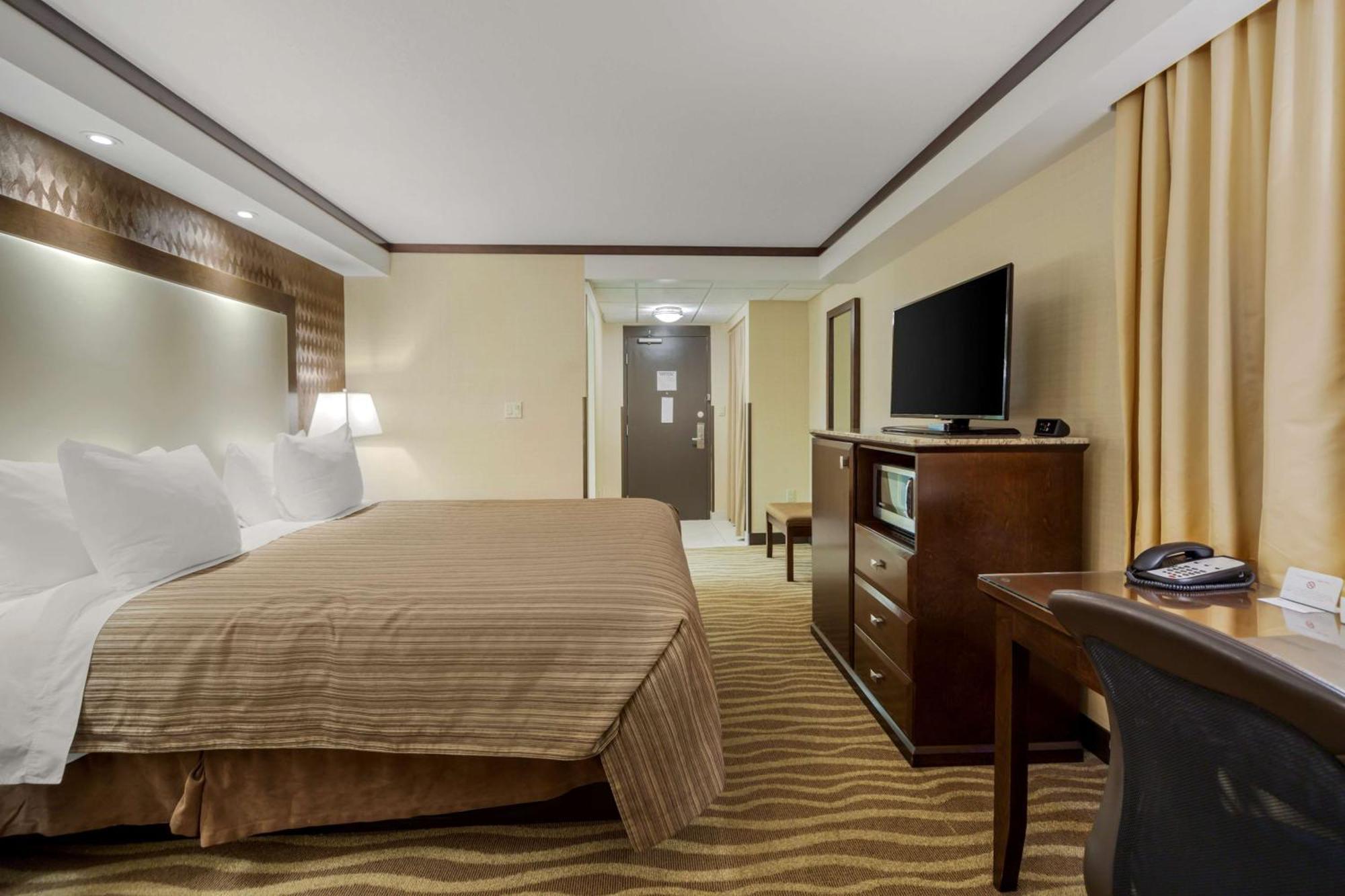 Best Western Premier Denham Inn & Suites Leduc Εξωτερικό φωτογραφία