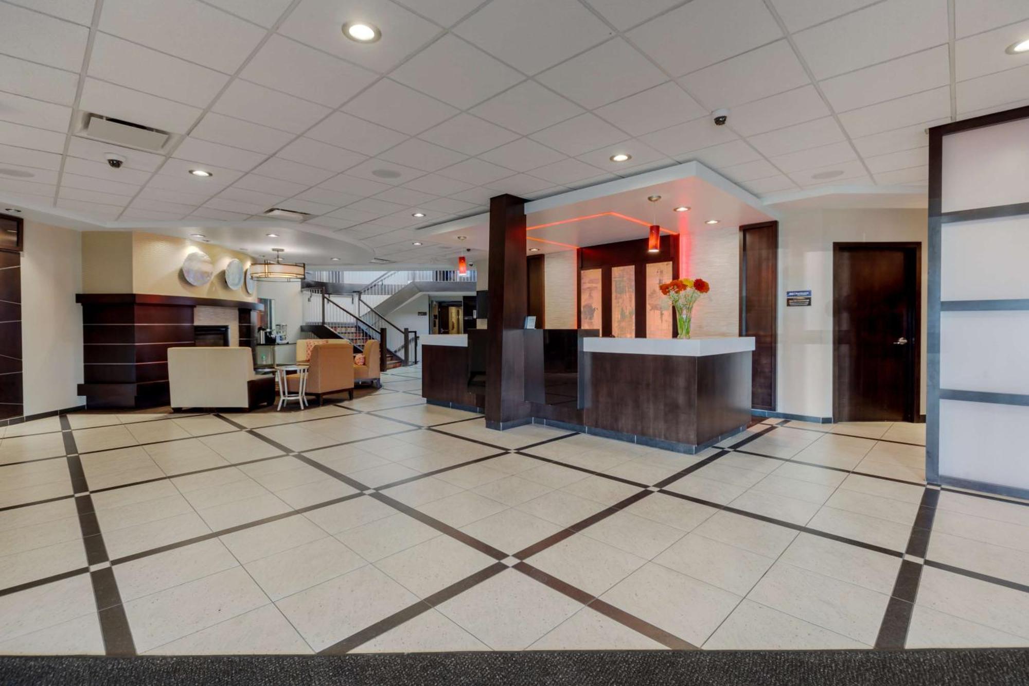 Best Western Premier Denham Inn & Suites Leduc Εξωτερικό φωτογραφία