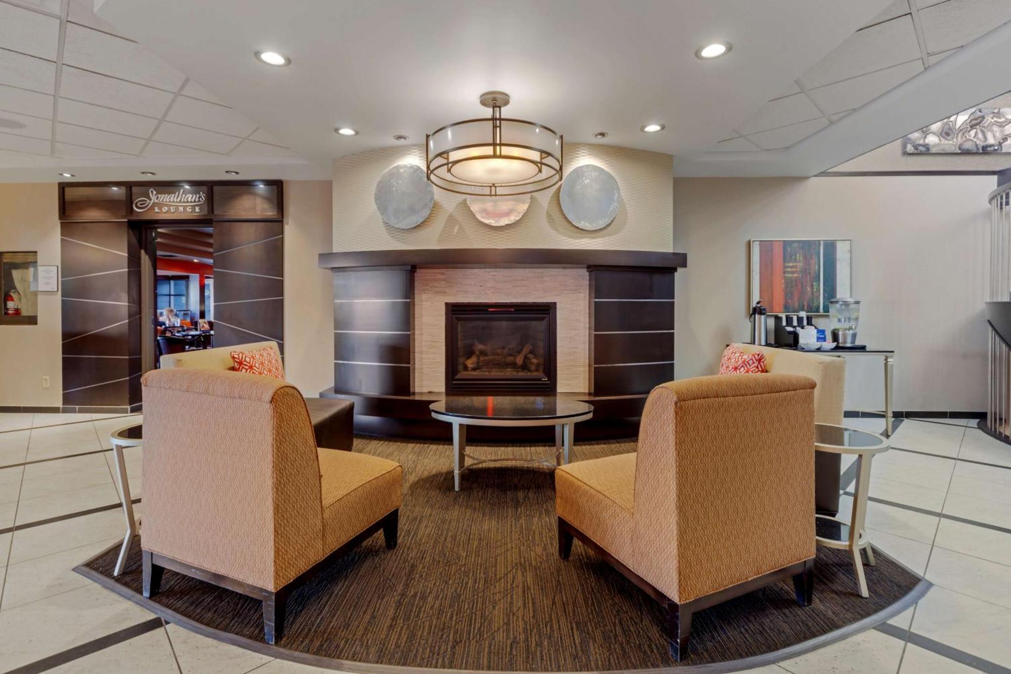Best Western Premier Denham Inn & Suites Leduc Εξωτερικό φωτογραφία