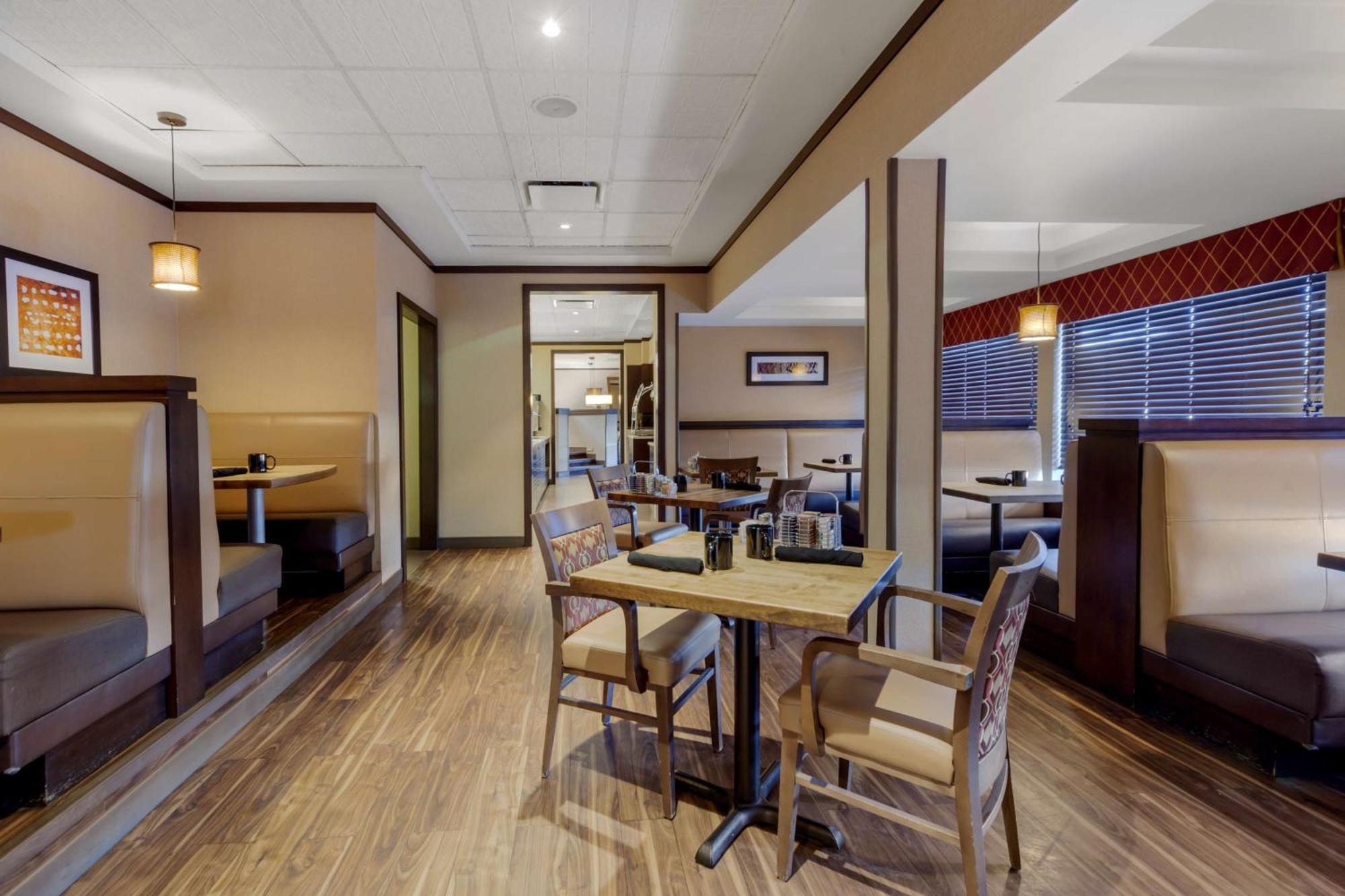 Best Western Premier Denham Inn & Suites Leduc Εξωτερικό φωτογραφία