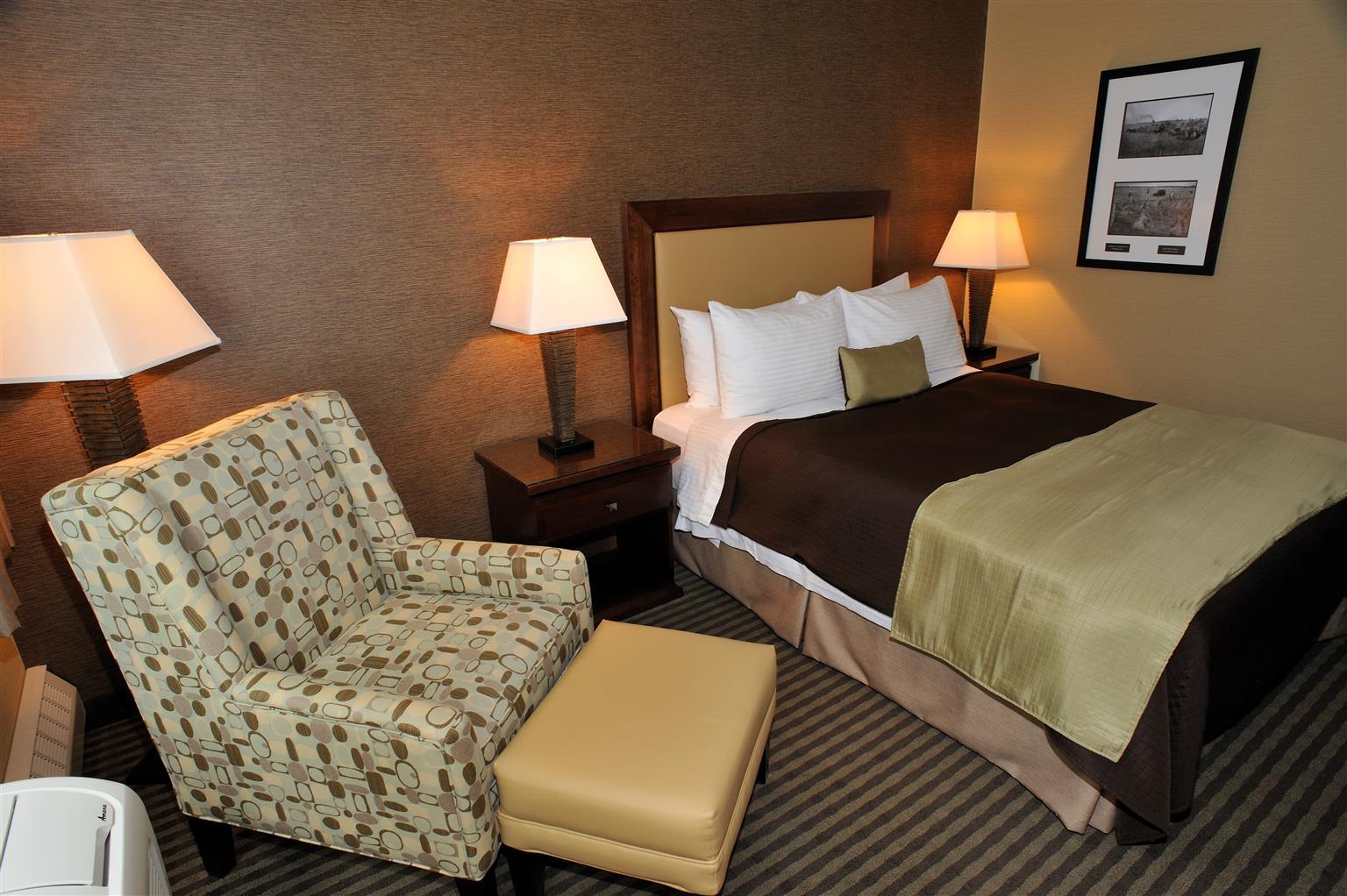 Best Western Premier Denham Inn & Suites Leduc Εξωτερικό φωτογραφία